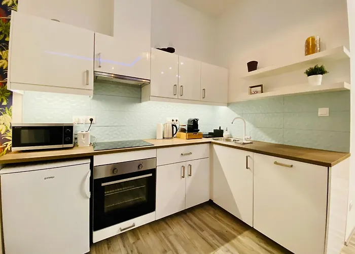 Chic Center With Ac - Tropical House Apartment Budapest