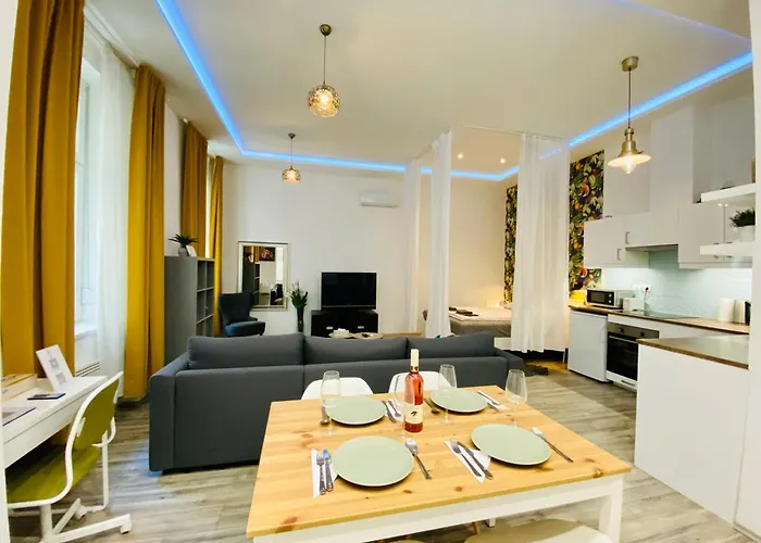 דירה Chic Center With Ac - Tropical House בודפשט